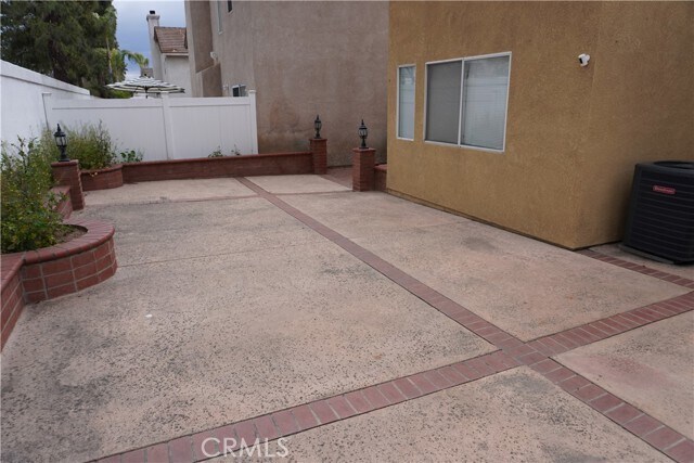 Building Photo - 995 Primrose Ln