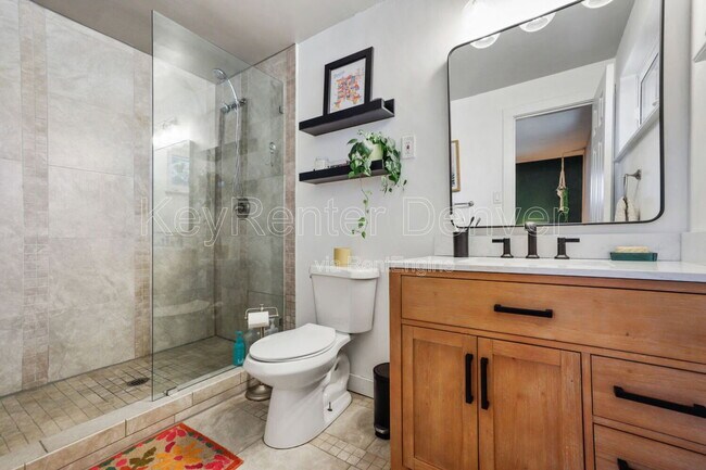 Building Photo - 2484 Pierce St