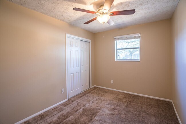 Building Photo - Great Rental in Heritage South!