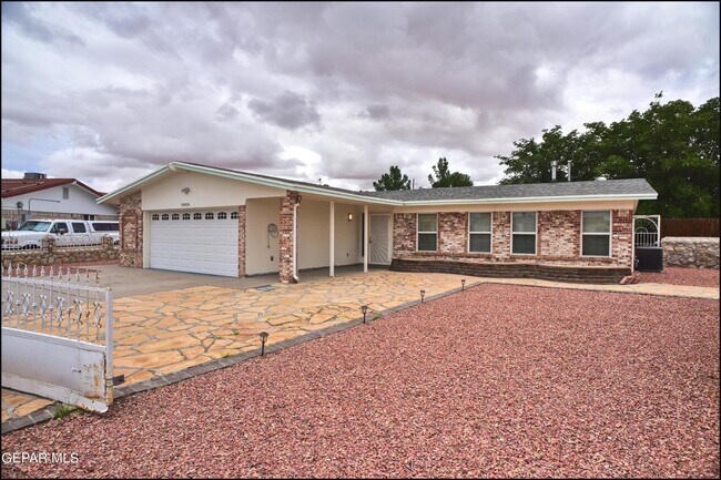 Building Photo - 10824 Pico Norte Rd