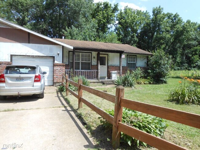 Building Photo - 2 br, 1.5 bath Townhome - 6638 Chasteen Ln
