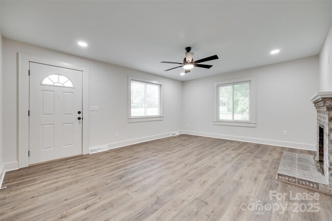 Building Photo - 3113 Monroe Way