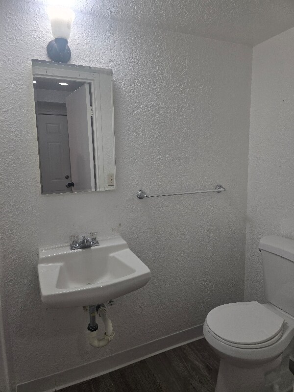 Building Photo - 1412 E 9th St