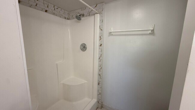 Building Photo - 905 Southridge Rd