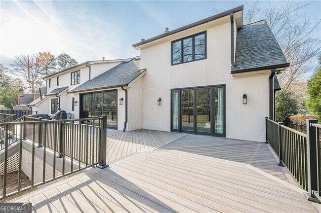 Building Photo - 4562 Columns Dr SE