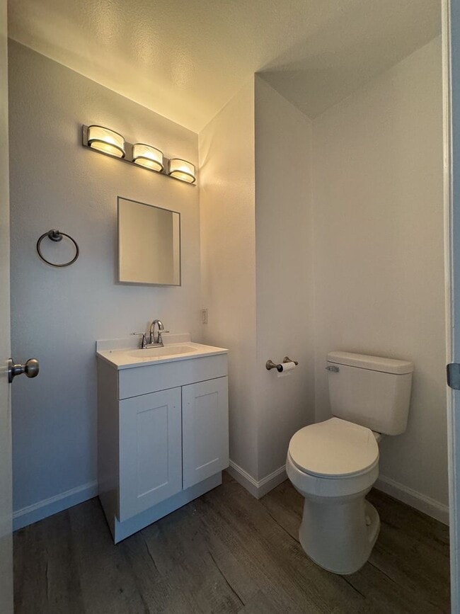 Building Photo - Remodeled Reseda Home