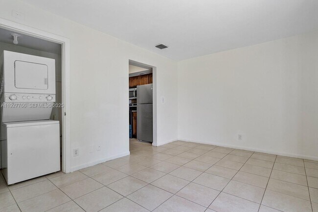 Building Photo - 4100 NW 16th Ave