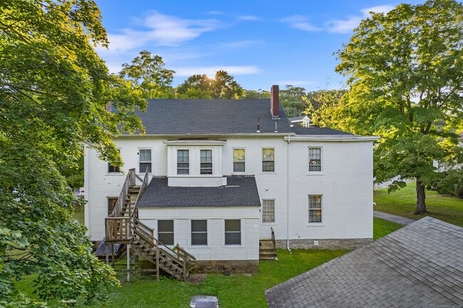 Building Photo - 161 Broadway