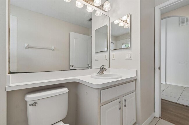 Building Photo - 2222 Roanoke Springs Dr