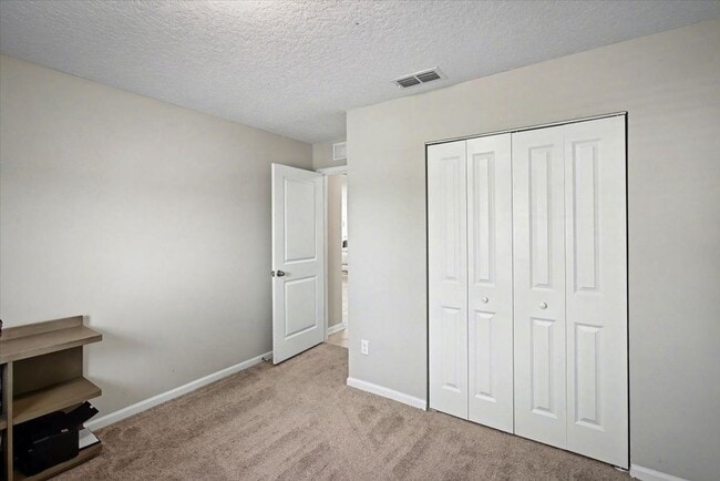Building Photo - Beautiful Open Layout 4 Bed, 3 Full Bath | A True Masterpiece Backing to a Peaceful Pond with Mod...