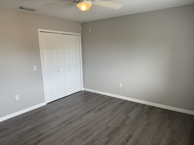 Building Photo - 1925 Avenue O SW