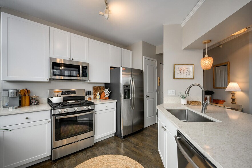 Building Photo - 200 N Jefferson St