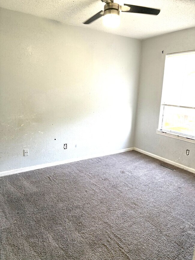 Building Photo - 1522-1522 E 50th St