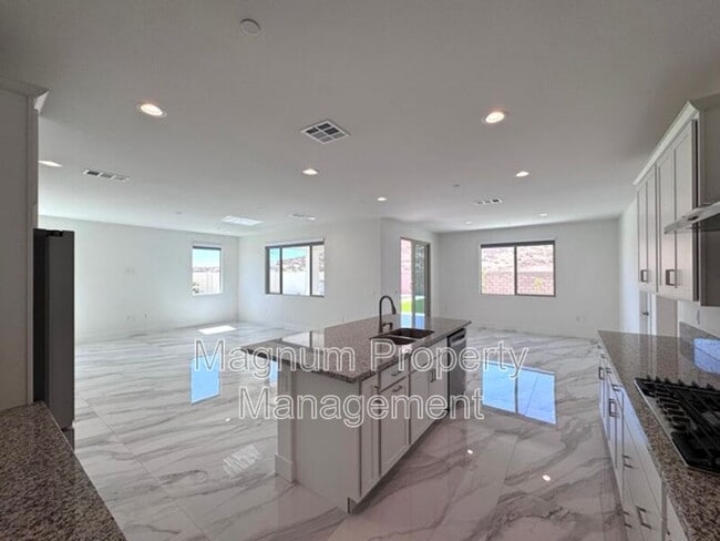 Building Photo - 25061 River Peak Dr