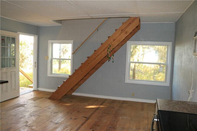 Building Photo - 20 Blk D Hird Is