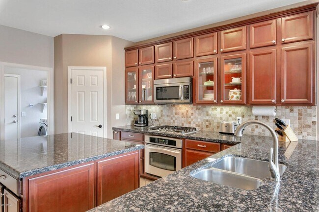Building Photo - Nice Chandler home with Sparkling Swimming...