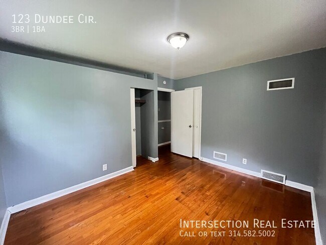 Building Photo - 123 Dundee Cir