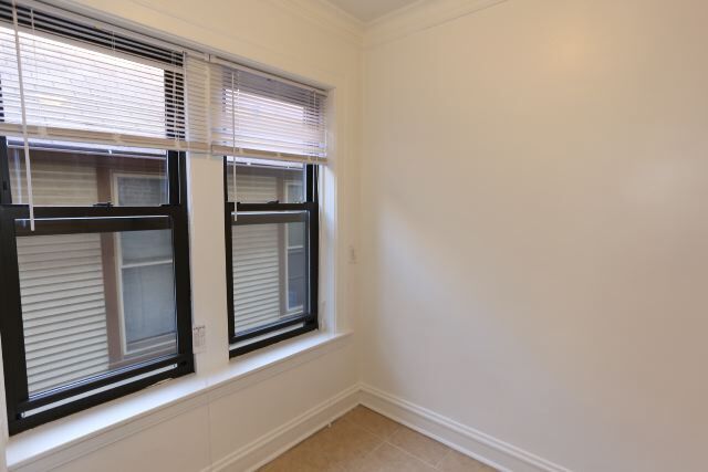 Building Photo - 4752 N Paulina St