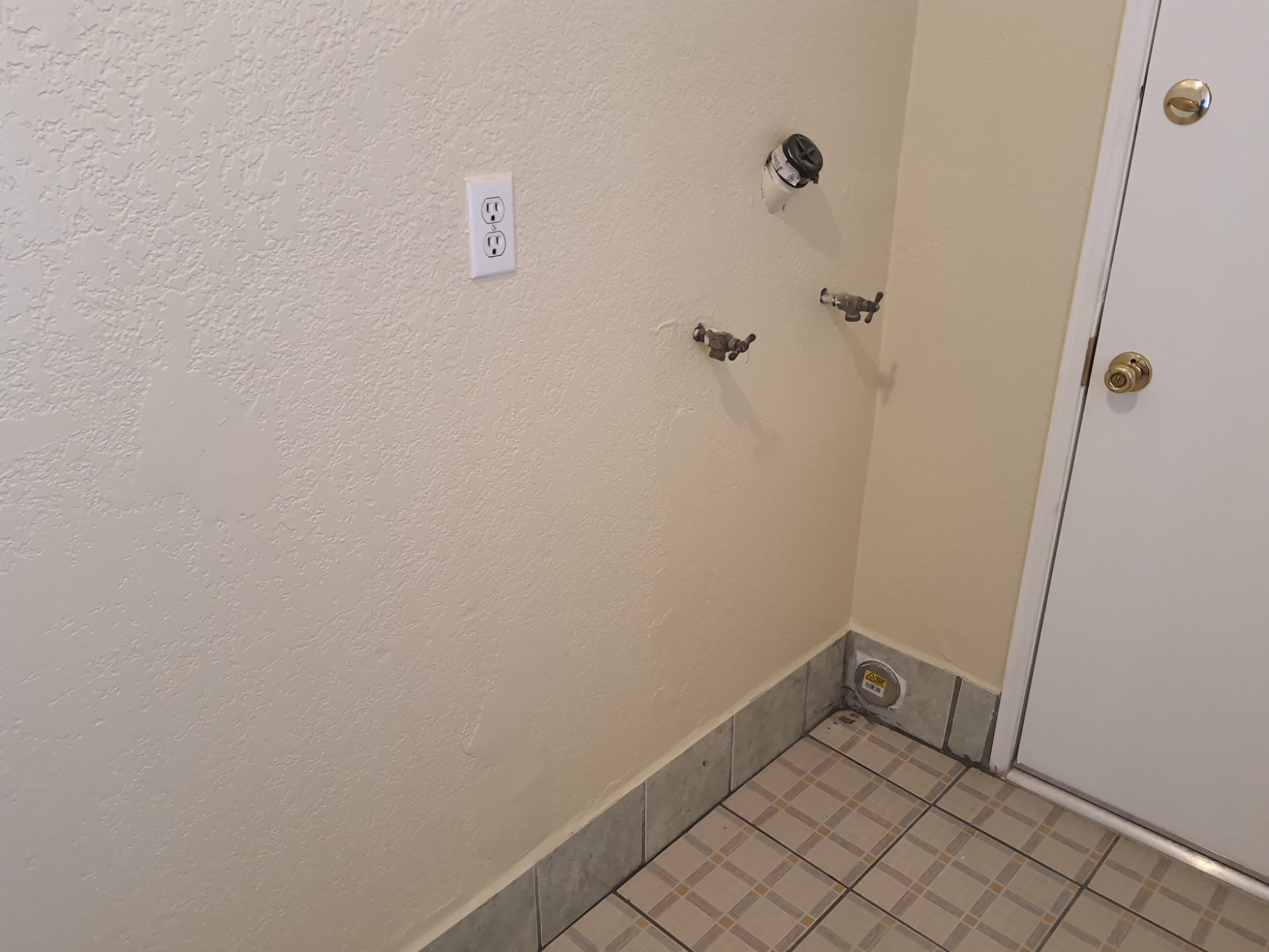 Laundry Hook-ups - 4226 Wall St