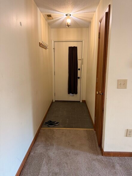 Entrance - 166 Old Brookfield Rd