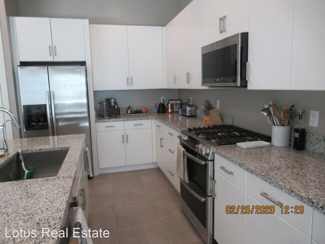 Building Photo - 3 br, 2.5 bath House - 6815 E Orion Dr