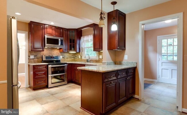 Building Photo - 7801 Cliffside Ct
