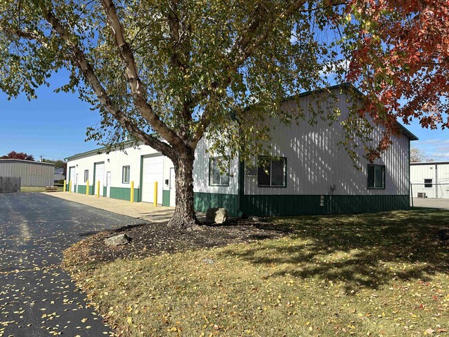 Building Photo - 2900 Graybill Dr