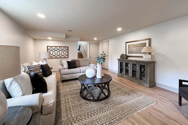 Building Photo - 922 N 122nd St