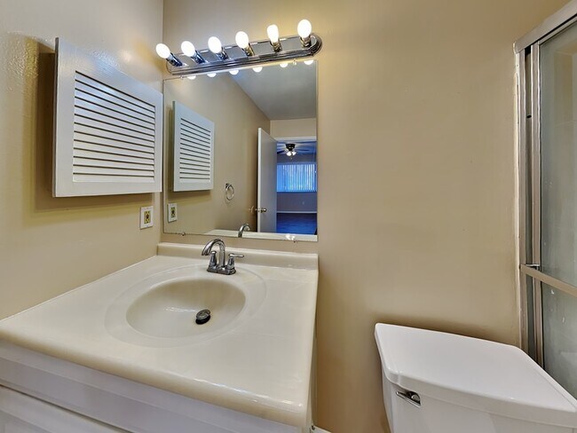 Building Photo - 2758 Oak Park Way