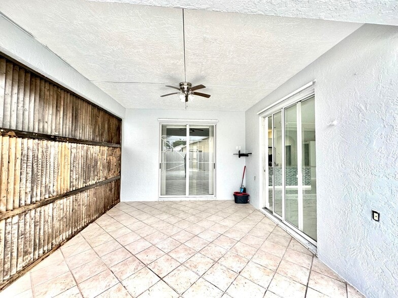 Building Photo - 1219 Baycourt Is