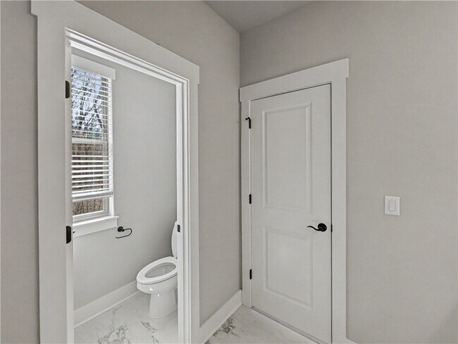 Building Photo - 52 Claxton Dr