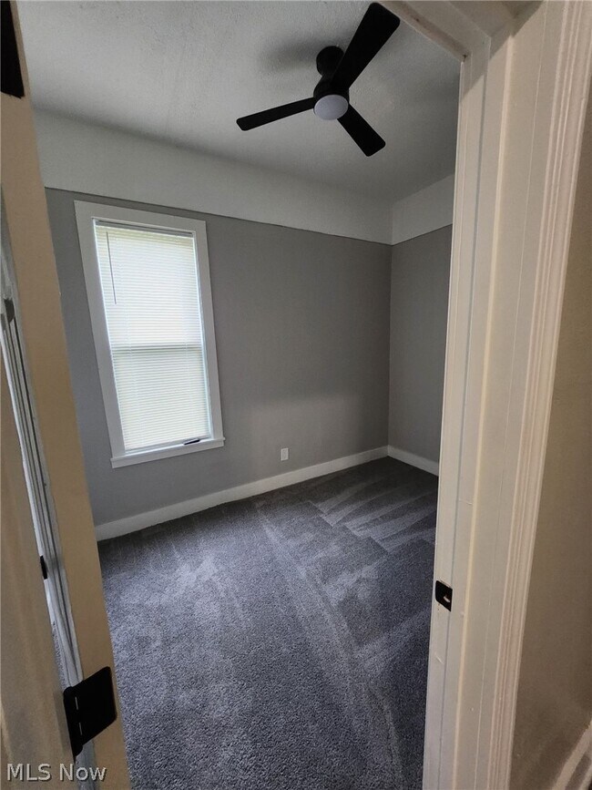 Building Photo - 2030 W 81st St