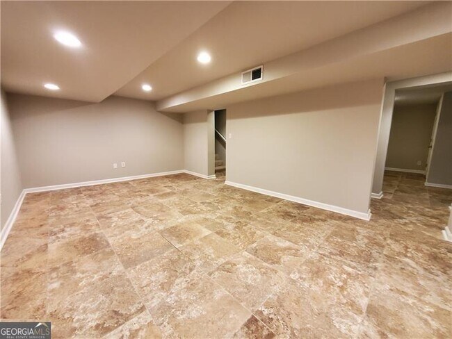 Building Photo - 4615 Mystic Dr NE