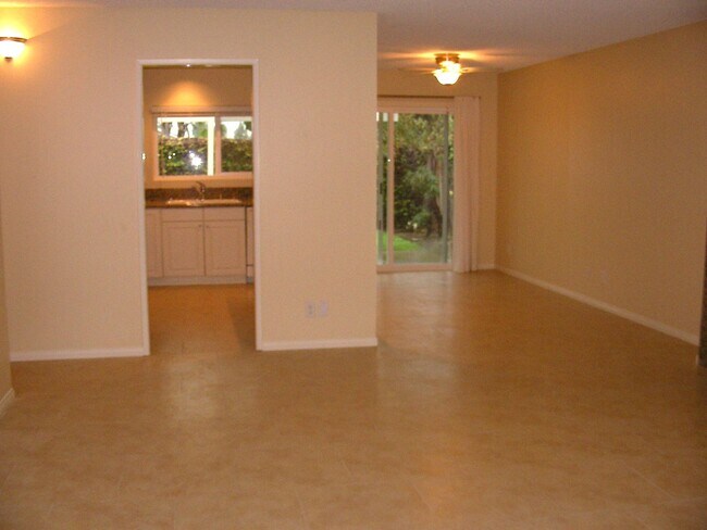 Building Photo - Remodeled Single Story House, Available 8/15/26