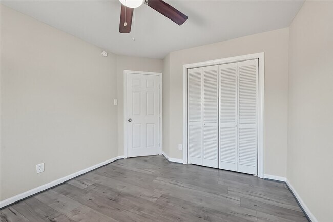 Building Photo - 10603 Highland Woods Dr