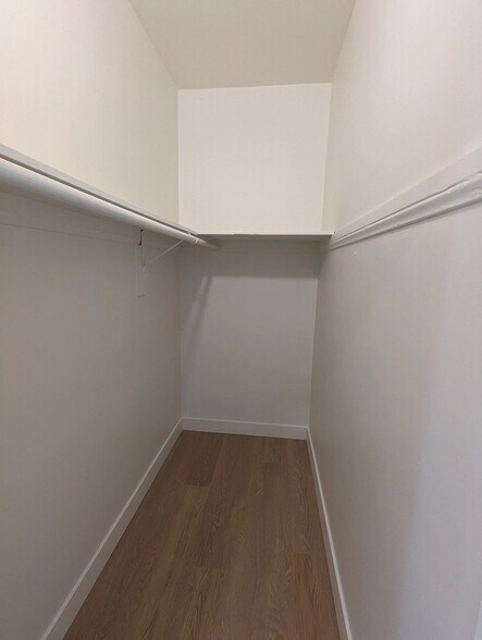 Building Photo - 559 Normandie Ave