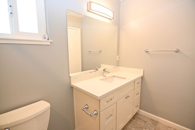 Building Photo - 3993 Starview Dr