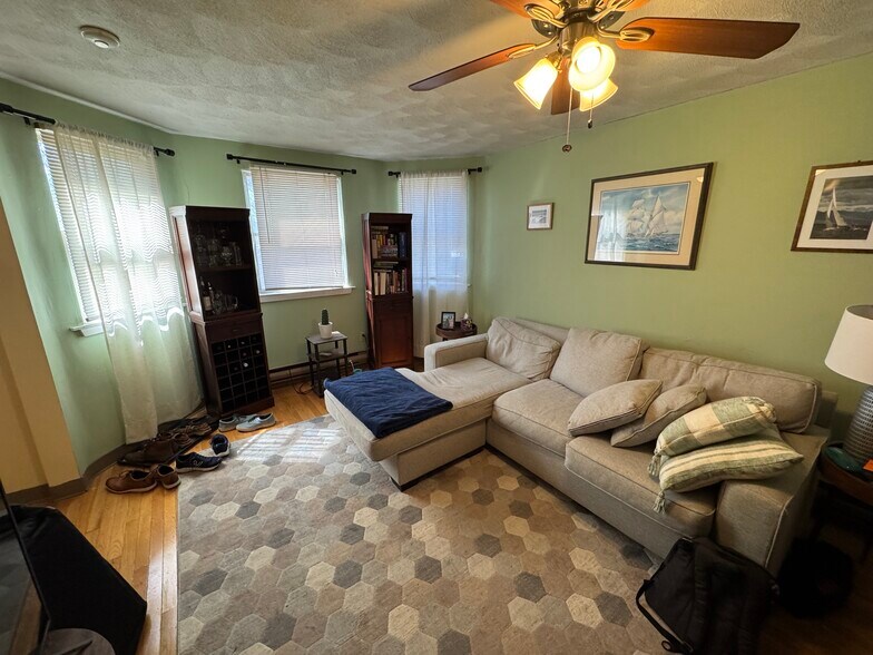 Building Photo - 217 Holland St