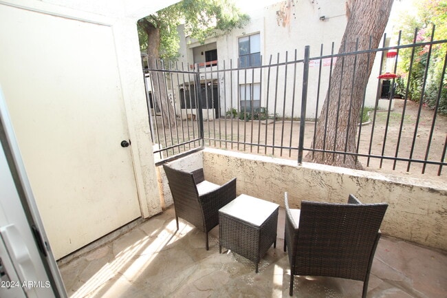 Building Photo - 3119 W Cochise Dr