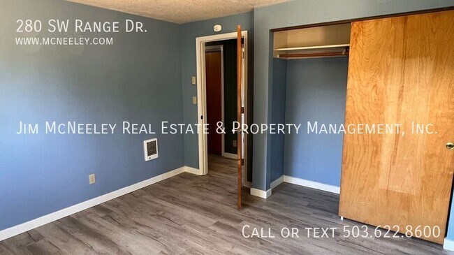 Building Photo - 280 SW Range Dr