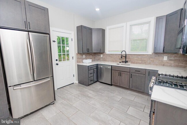 Building Photo - 140 Delsea Dr S
