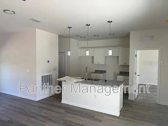 Primary Photo - 7379 Helliwell St
