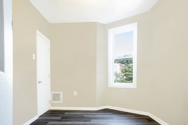 Building Photo - 2137 Mifflin St