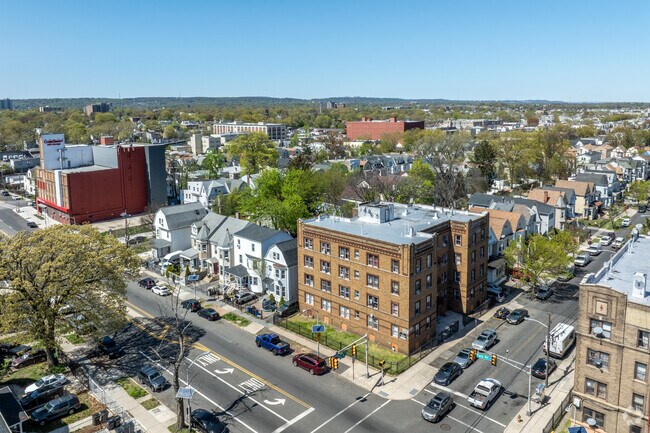 Aerial Photo - 333-337 Park Ave