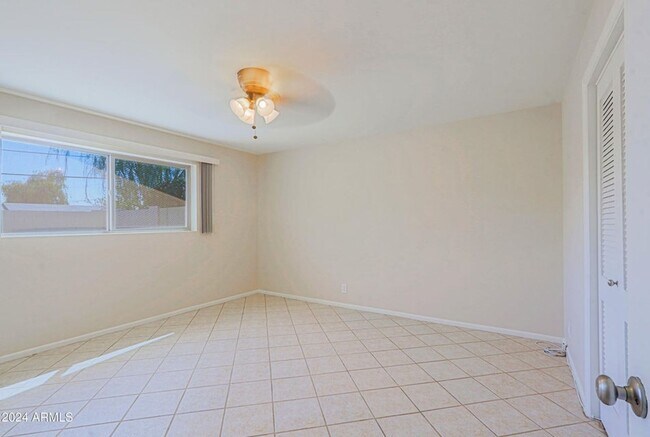 Building Photo - 6203 N 12th Pl