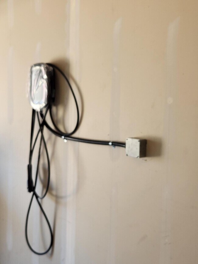 Building Photo - 23668 Northstone Village Dr