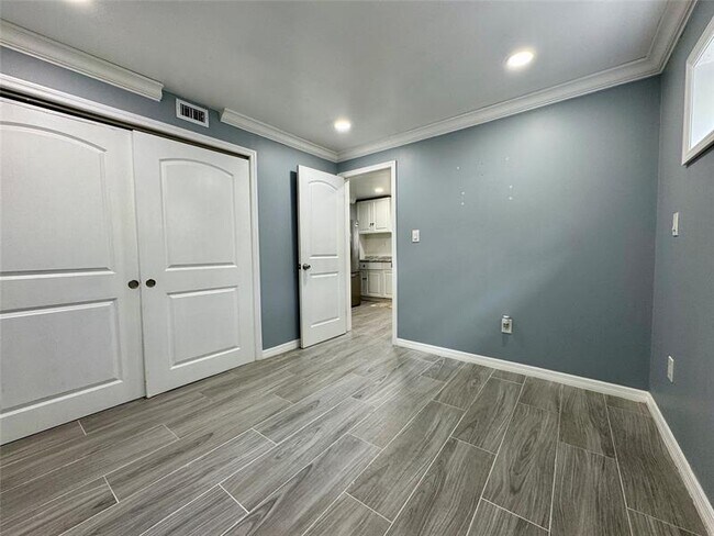 Building Photo - 1313 SW 8th Ct