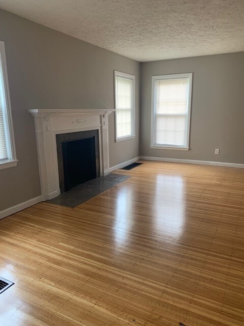 Building Photo - 657 W 44th St