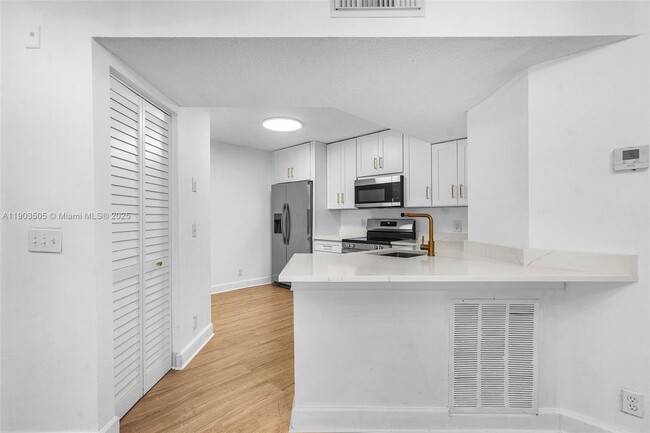 Building Photo - 8721 Wiles Rd