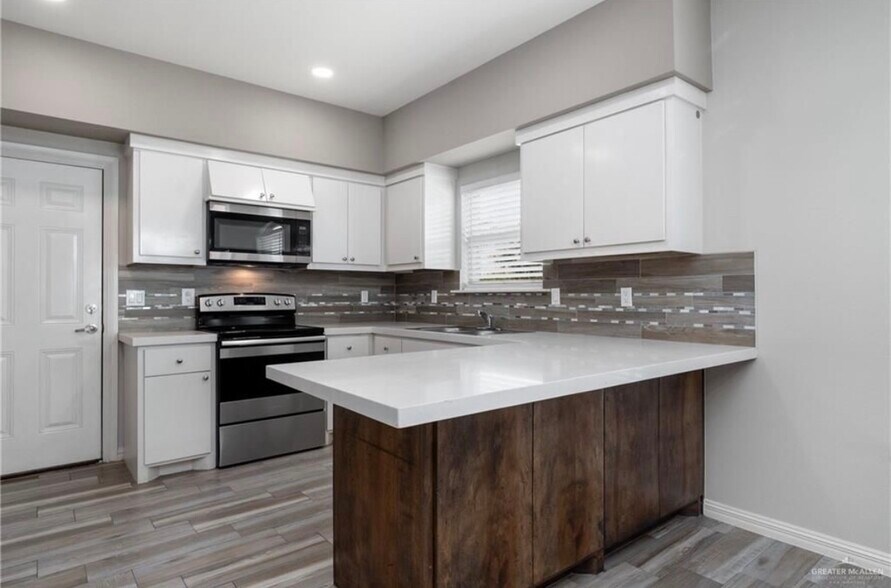 Building Photo - 2009 Jackson St